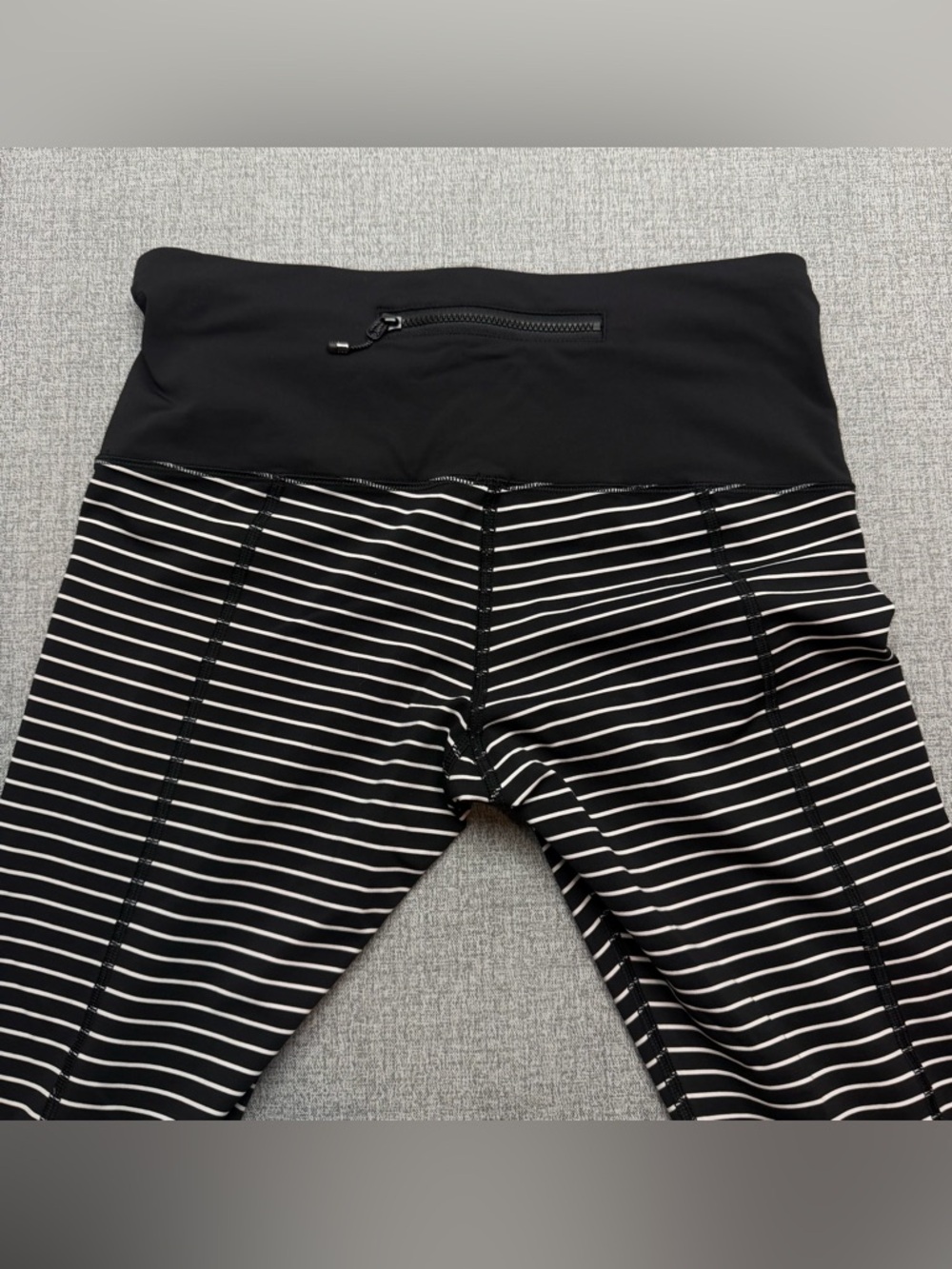 Lululemon Runday Crop-Parallel Stripe White Black - Picture 9 of 13